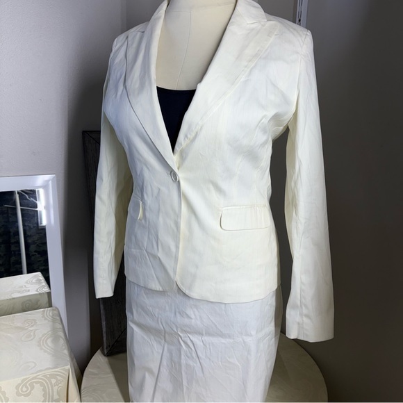 New York & Company Cream Color Suit Set Tailored Blazer With Notched Lapels